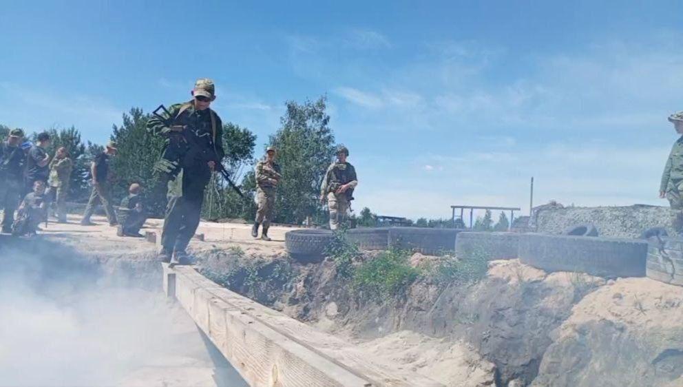 Контрактники на полосе с дымом